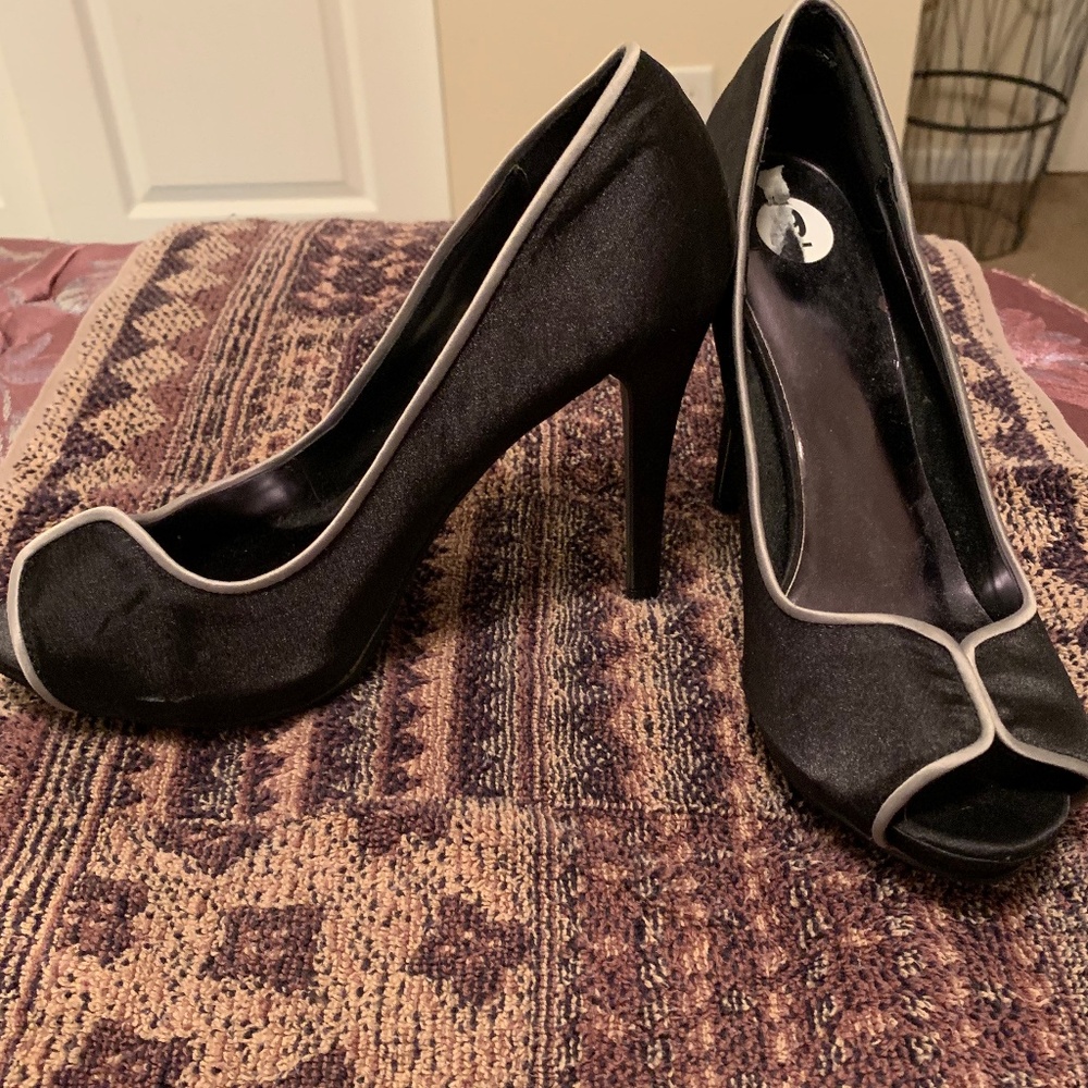 Black High Heel Shoes